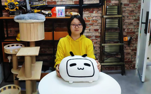 科幻作者李霜氤