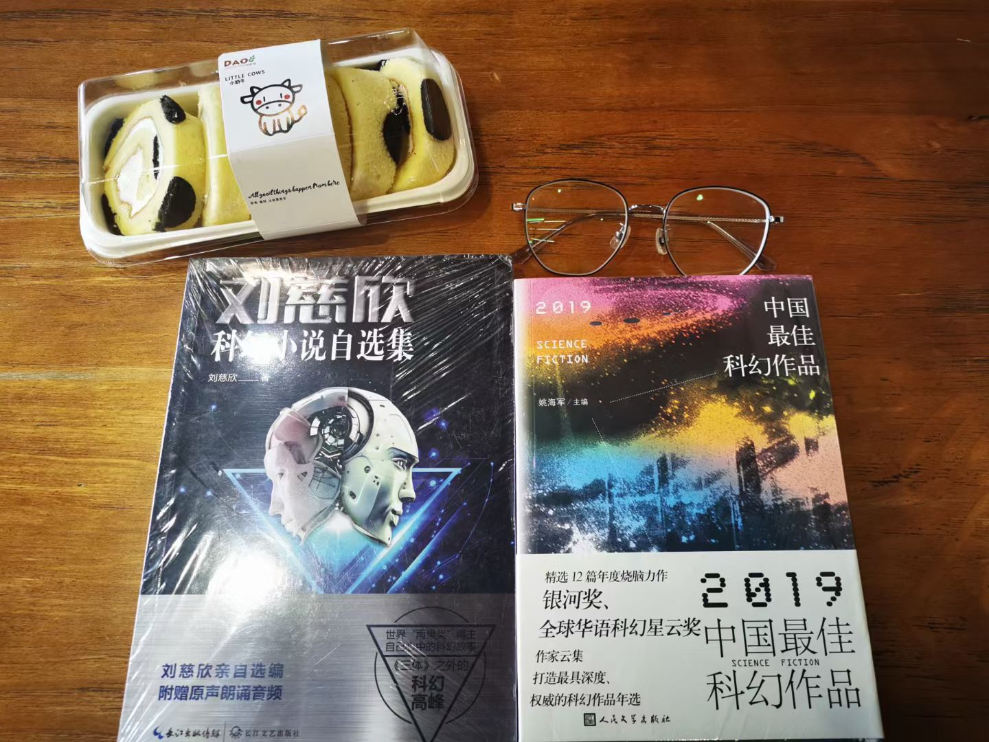 2019年，笔者摄于学校图书馆